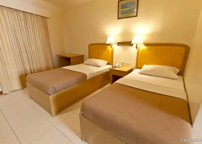 Diplomat Hotel 2*