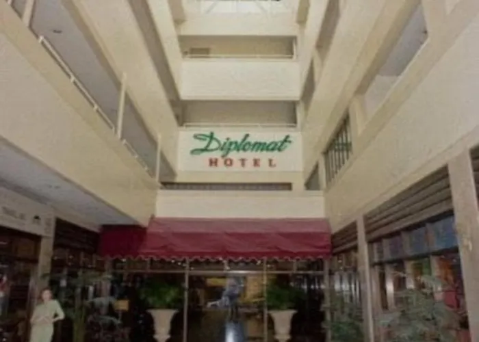 Diplomat Hotel 2*